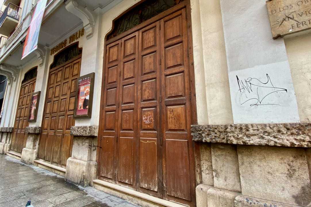 Puerta principal no accesible