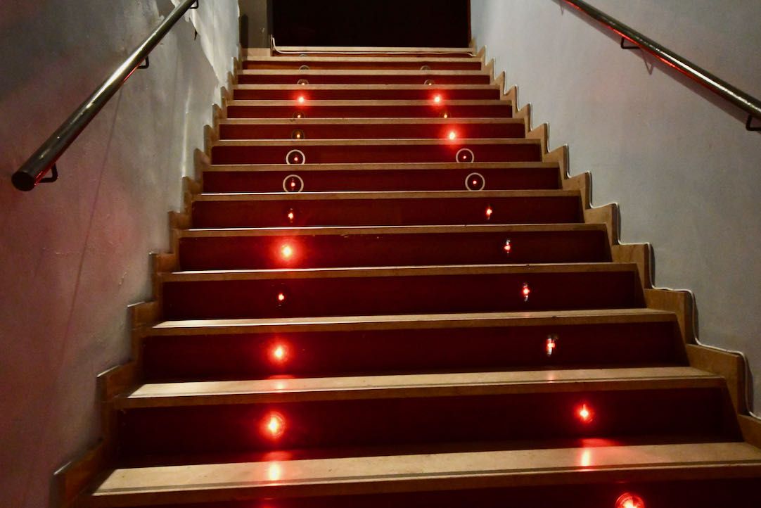 Escalera para acceder al piso superior