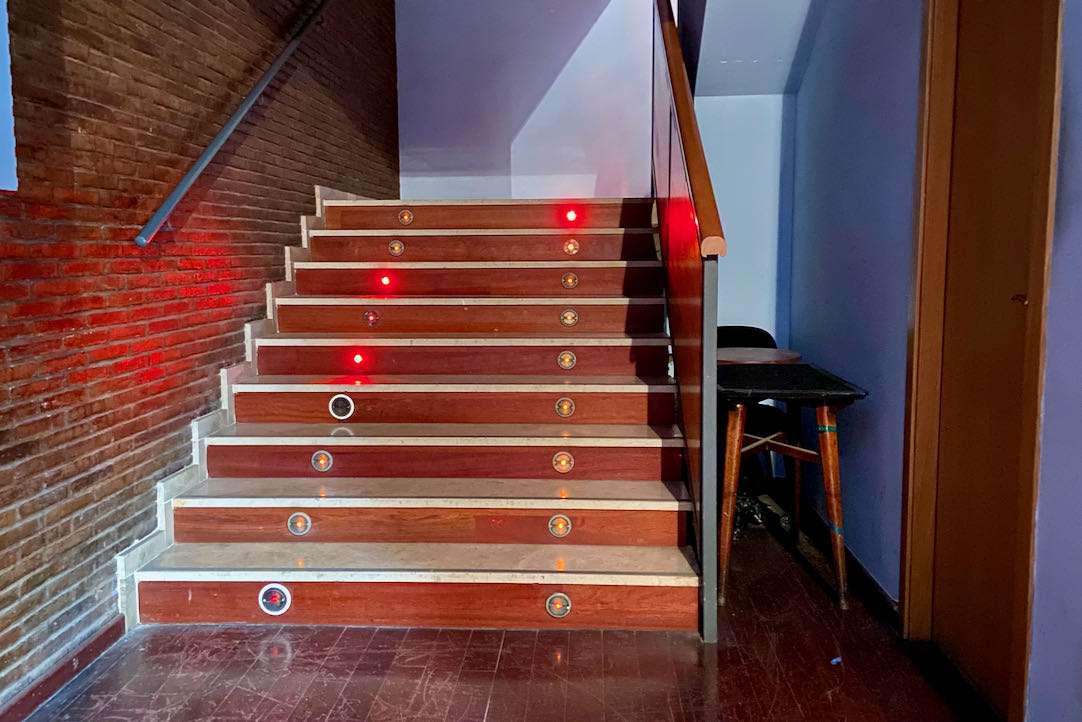 Escalera para acceder al piso superior