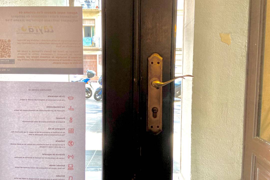 Mecanismo de apertura de la puerta de acceso principal