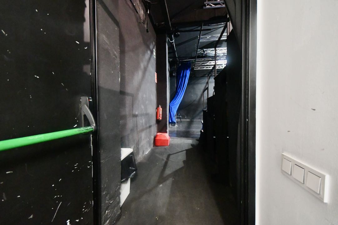 Puerta de acceso a la Sala AZUL