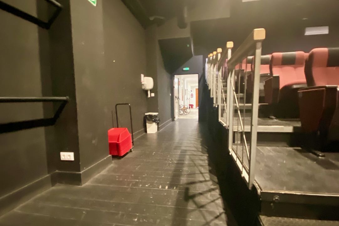 Pasillo de acceso a la Sala ROJA
