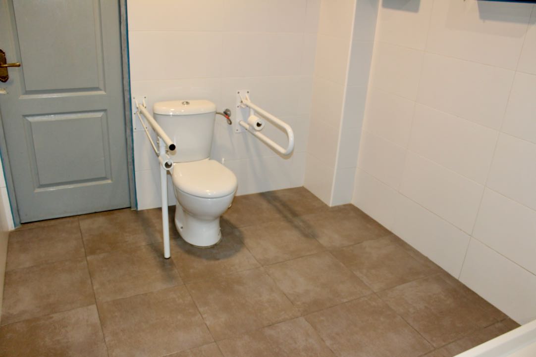 Interior del aseo PMR