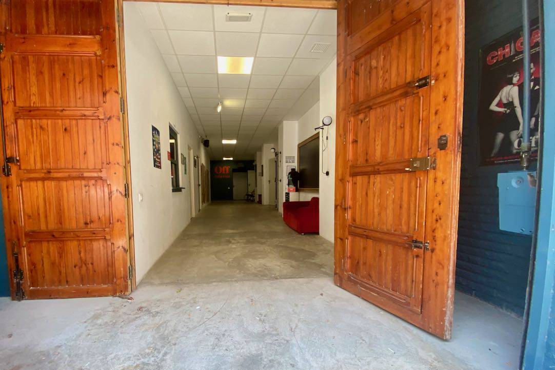 Acceso Principal Off Teatro. Sala ROJA y AZUL