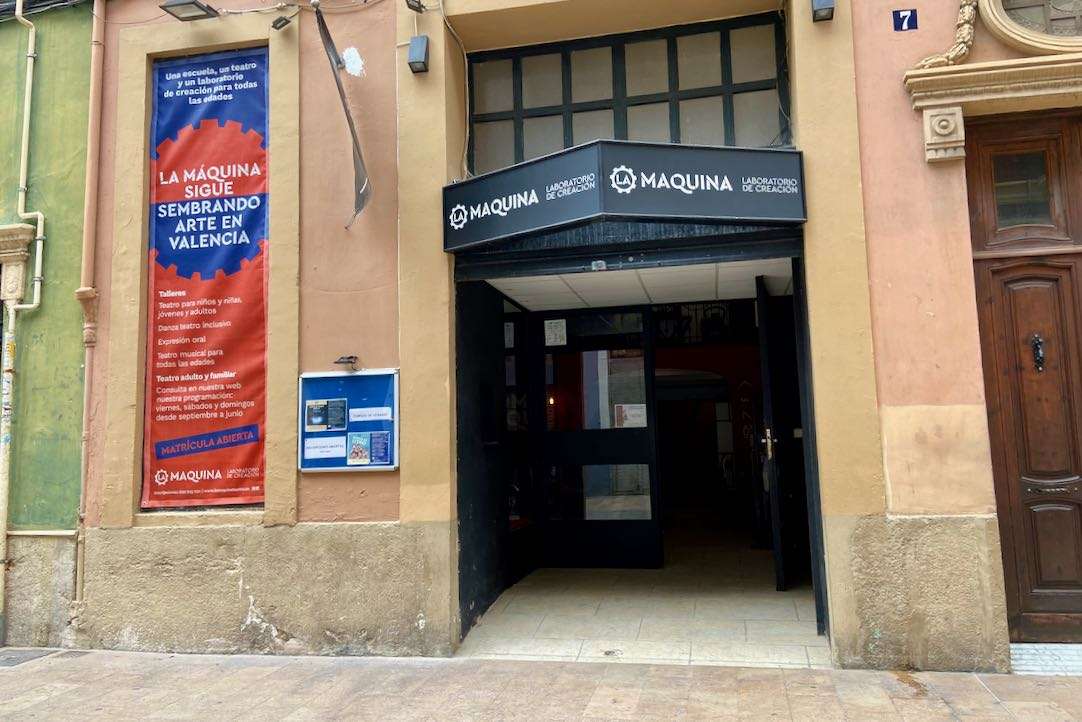 Acceso Principal La Máquina Teatro