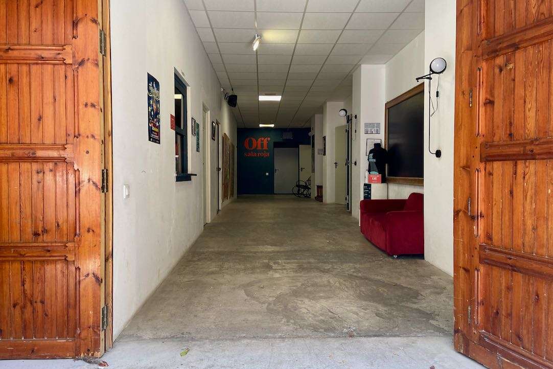 Acceso Principal Off Teatro. Sala ROJA y AZUL