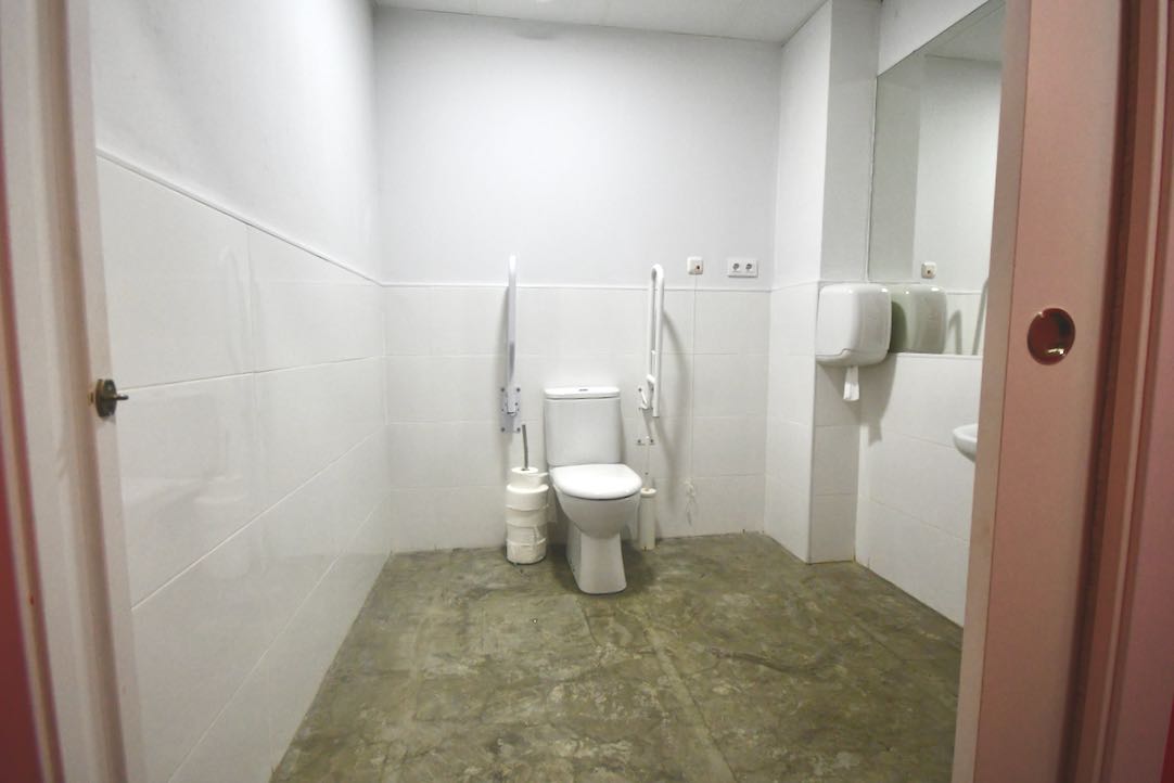 Interior del aseo para PMR