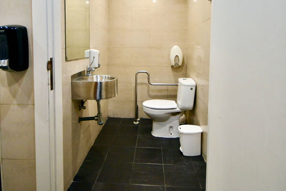 Interior aseo PMR hombres