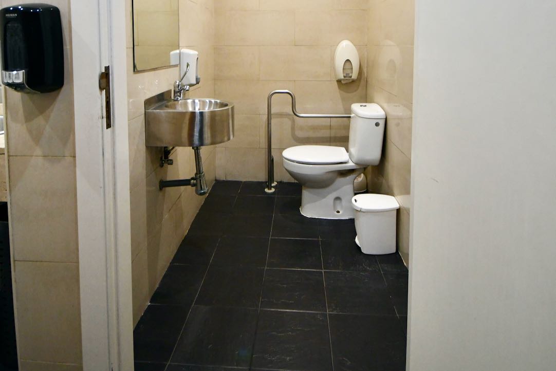 Interior aseo PMR hombres