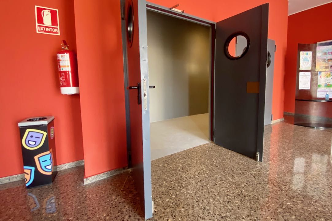 Puertas de acceso a la Sala Principal
