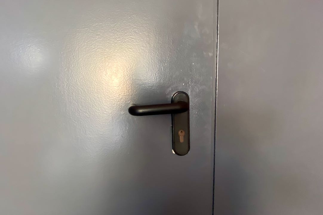 Mecanismo de apertura de las puertas de acceso y salida