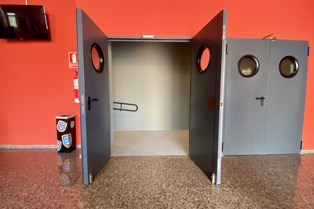 Puertas de acceso a la Sala Principal