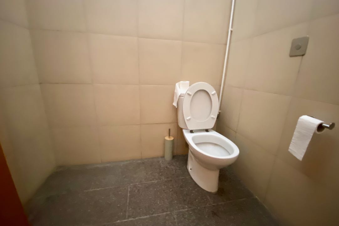 Vista interior aseo PMR Hombres