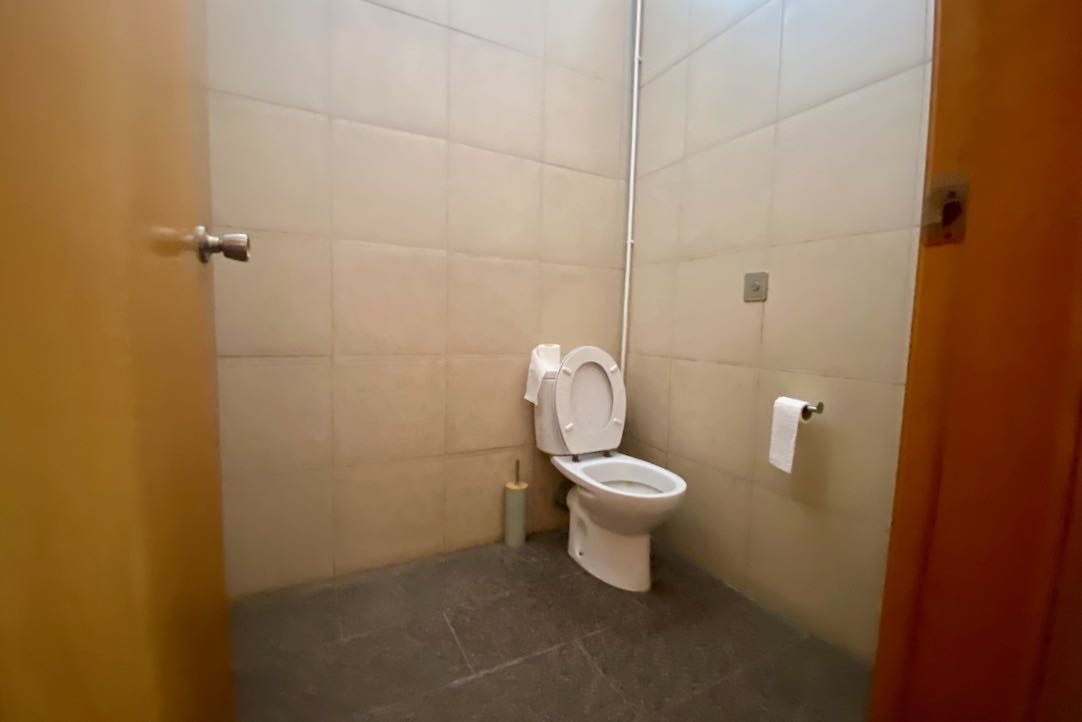 Vista interior aseo PMR Hombres
