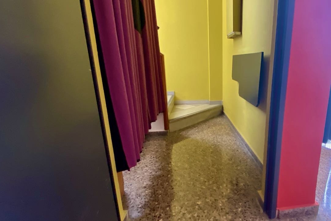 Punto de atención de la taquilla para PMR