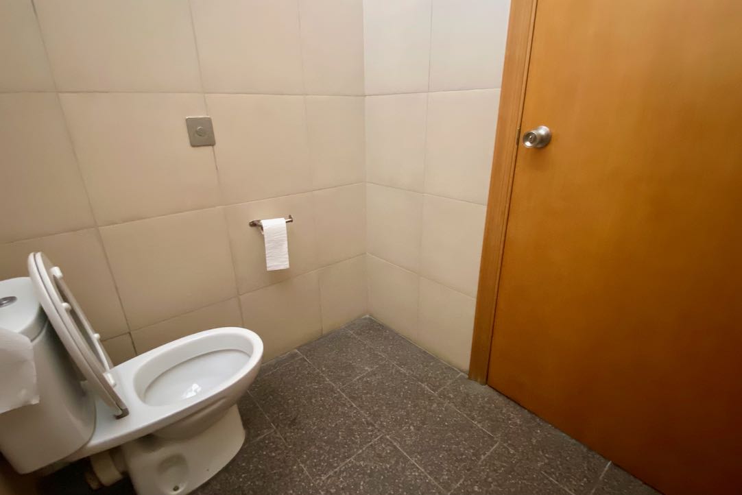 Vista interior aseo PMR Hombres