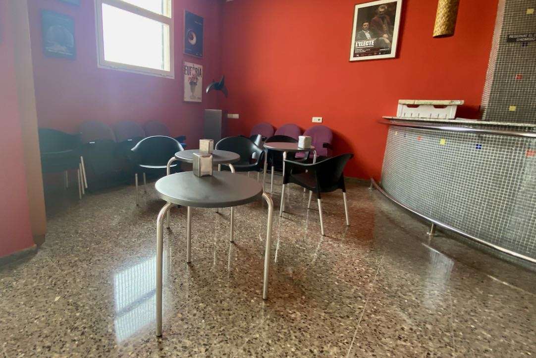 Cafetería. Zona de mesas
