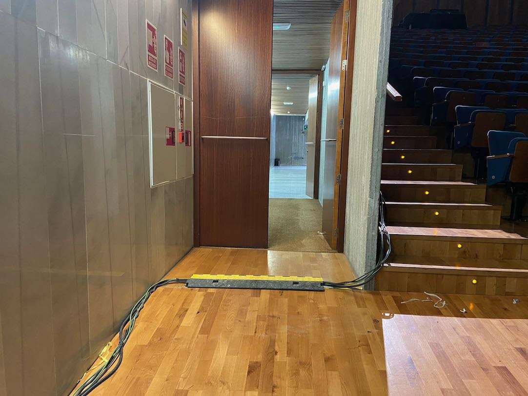 Pasillo derecho de la Sala Principal