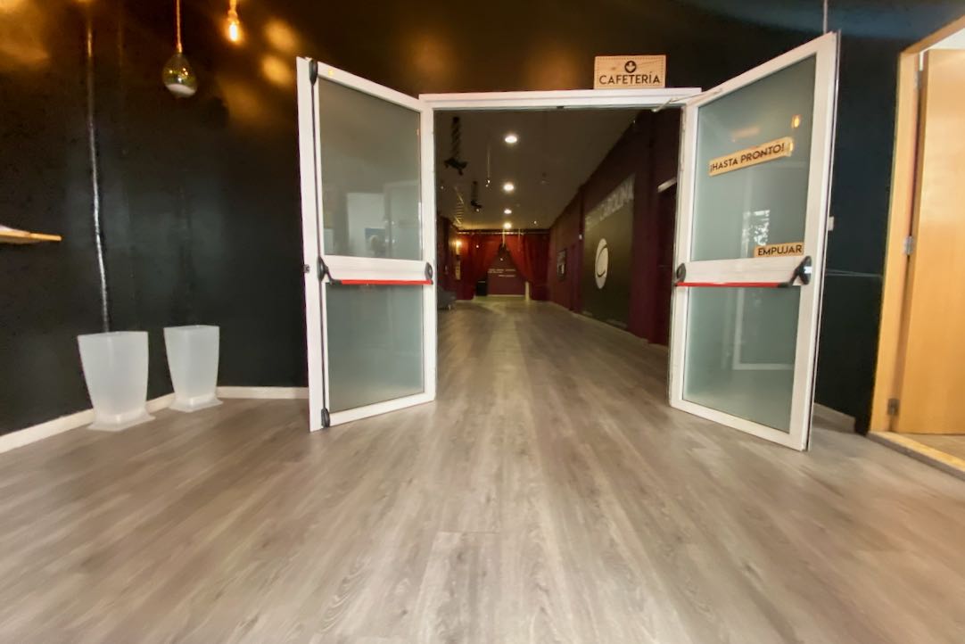 Espacio anexo a la taquilla