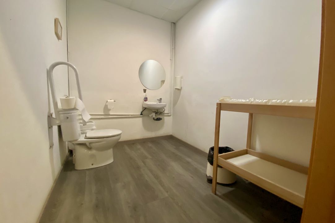 Interior del aseo PMR