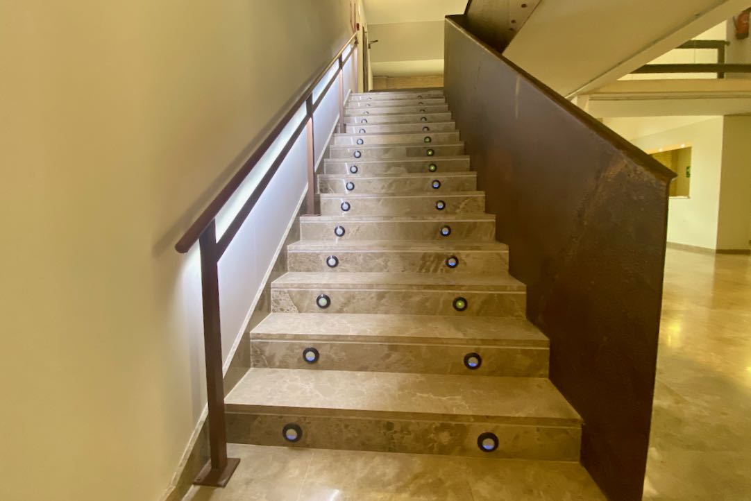 Escalera izquierda