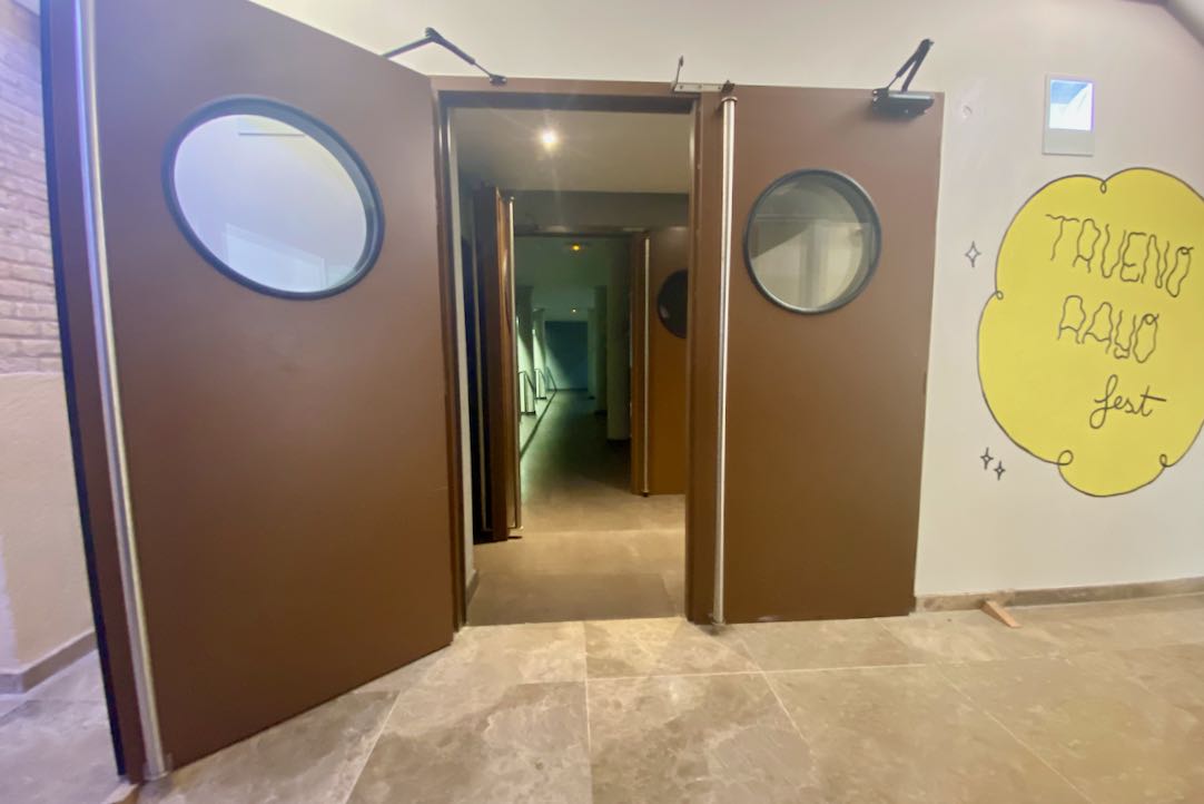Puerta Izquierda. Acceso a la Sala Principal.