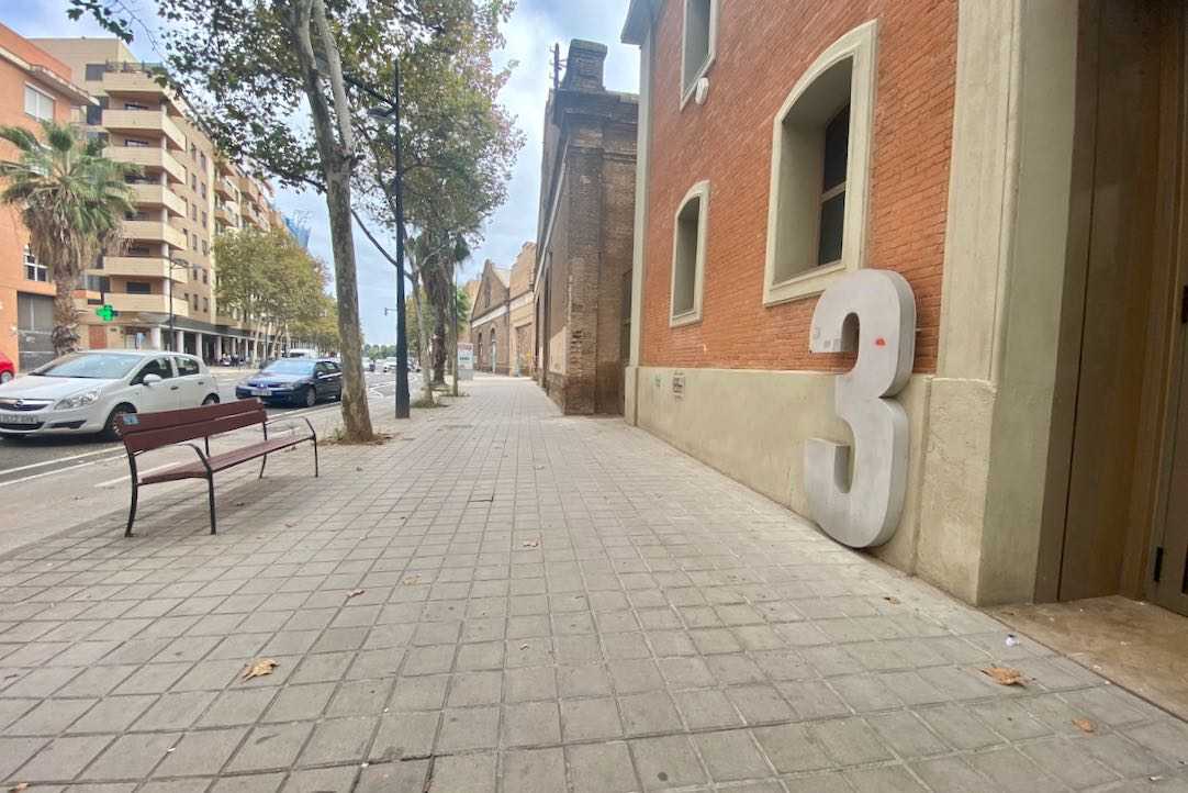 Acera del Acceso Principal