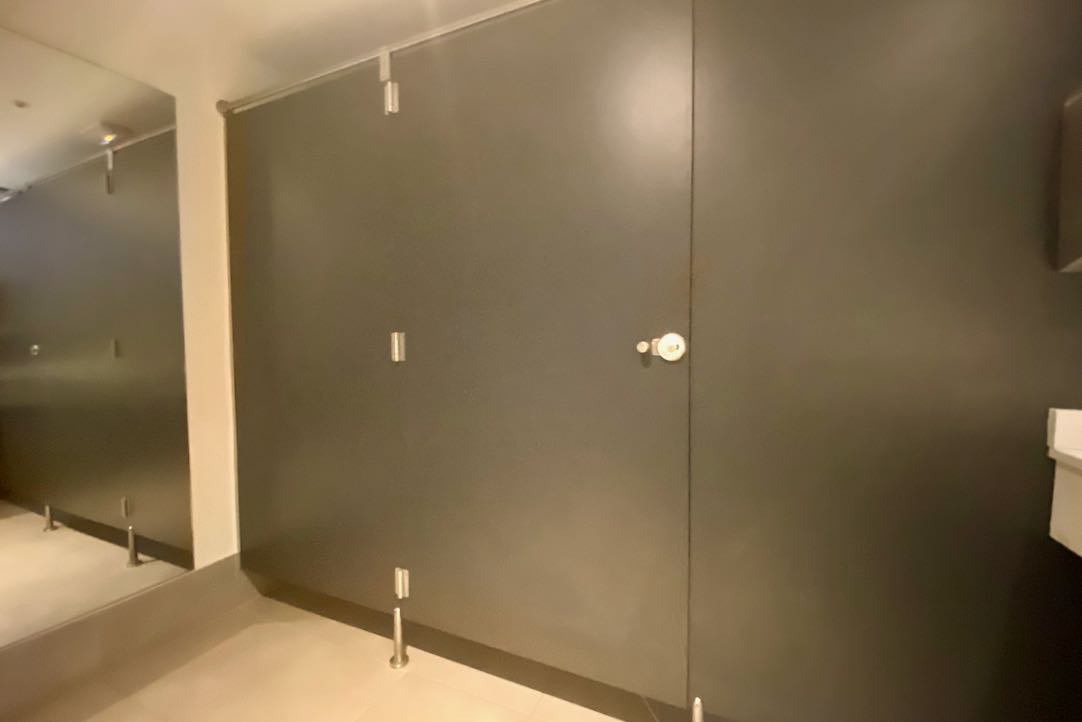 Puerta interior del aseo PMR / Hombres