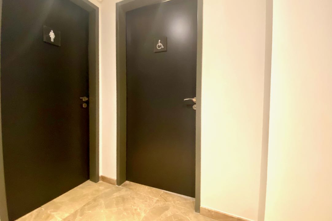Puerta interior del aseo PMR