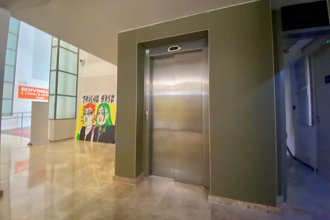 Ascensor. Acceso en planta
