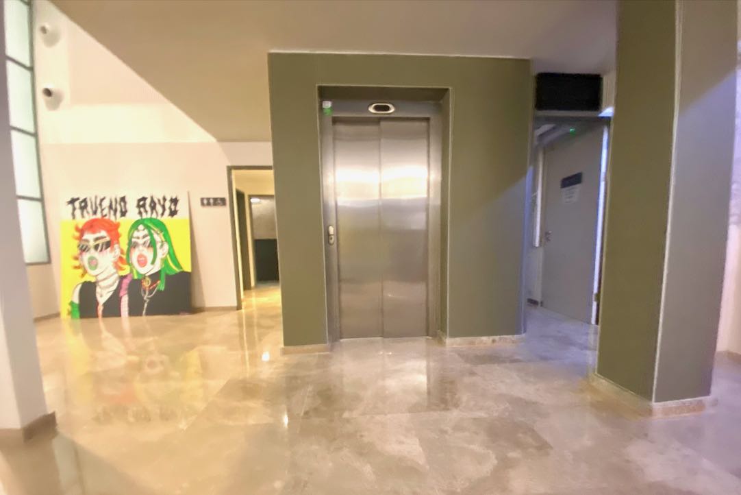 Ascensor. Acceso en planta