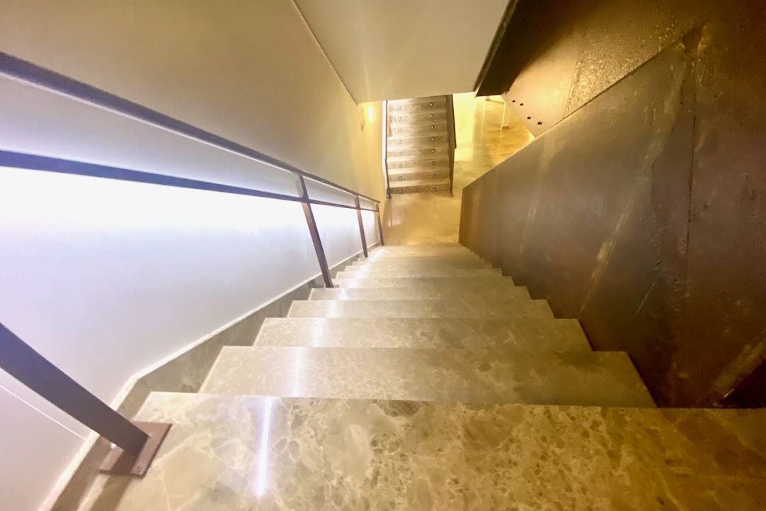 Escalera izquierda