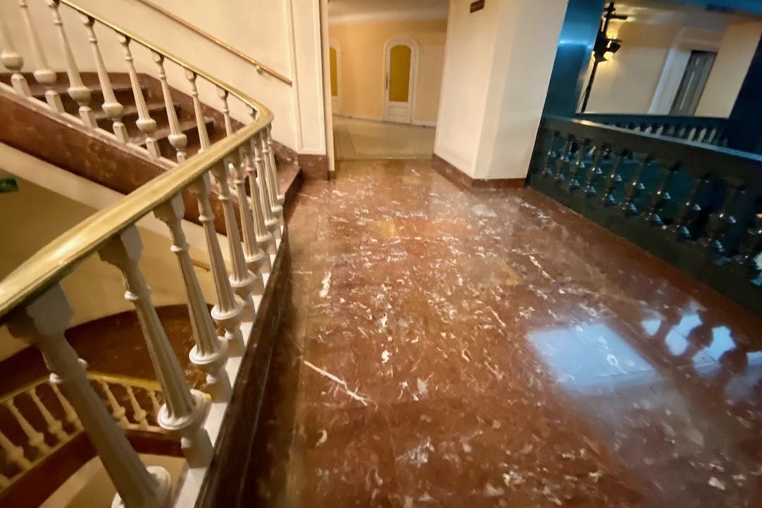 Mesetas de acceso a los palcos y el primer piso
