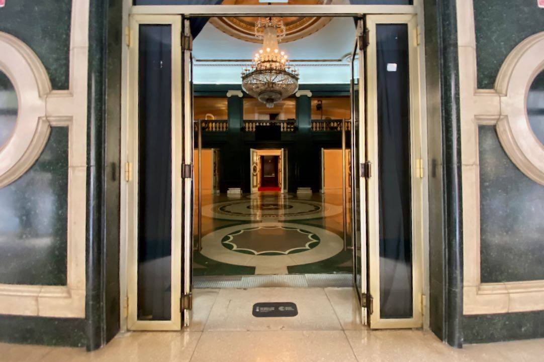 Puerta interior de acceso al Vestíbulo Principal