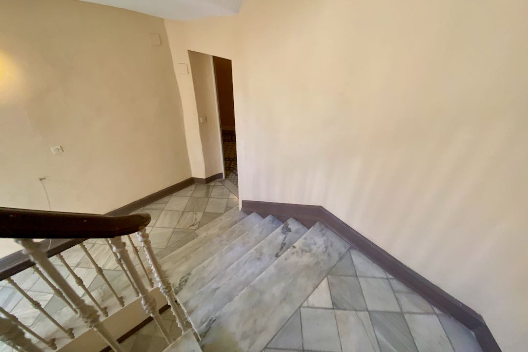 Escaleras de acceso al Segundo Piso