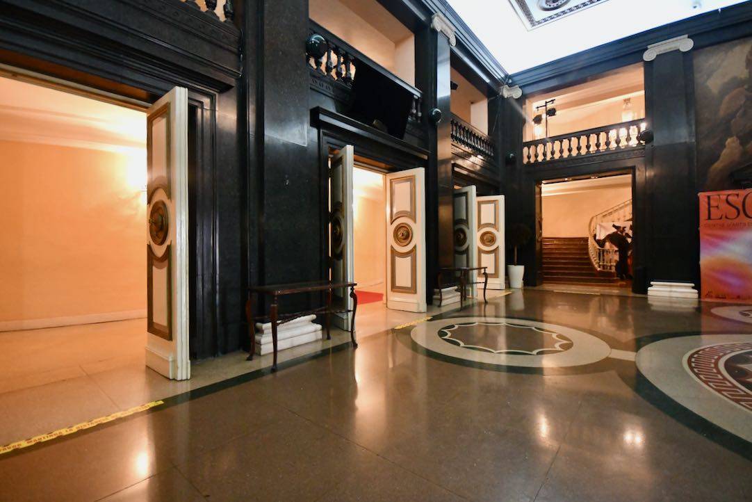 Vestíbulo Principal. Puertas de acceso a la Sala Principal