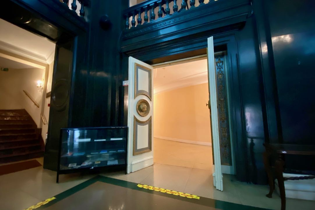 Puertas del Vestíbulo Principal