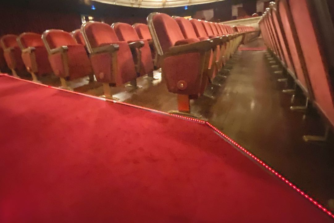 Espacio para PMR en silla de ruedas. Fila 13 Butaca 23. Pasillo derecho
