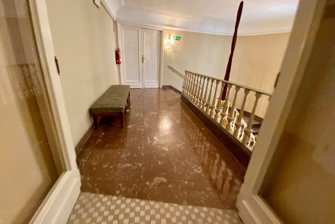 Mesetas de acceso a los palcos y el primer piso
