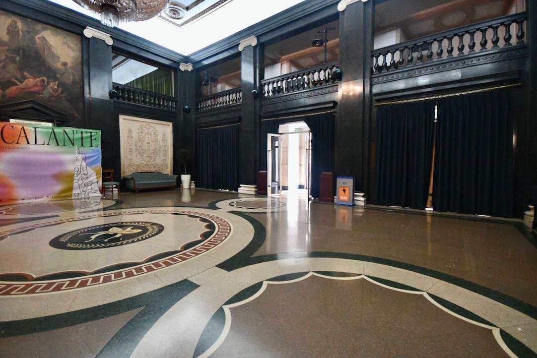 Vestíbulo Principal. Puertas de Salida del Teatro