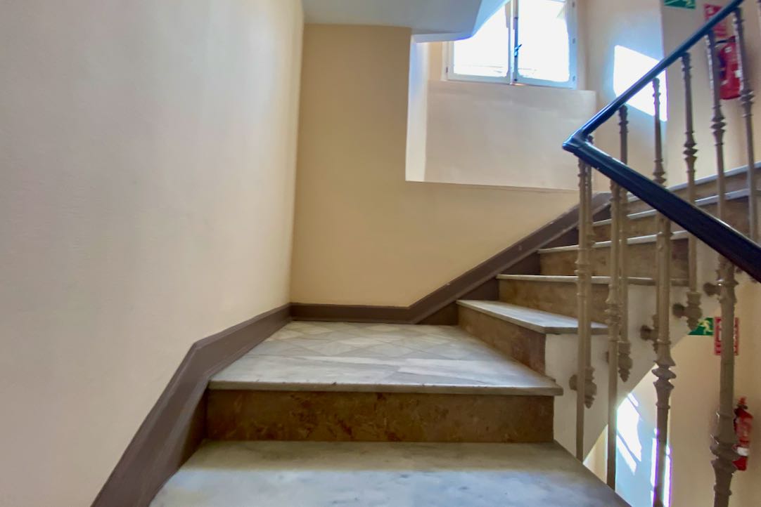 Escaleras de acceso al Segundo Piso