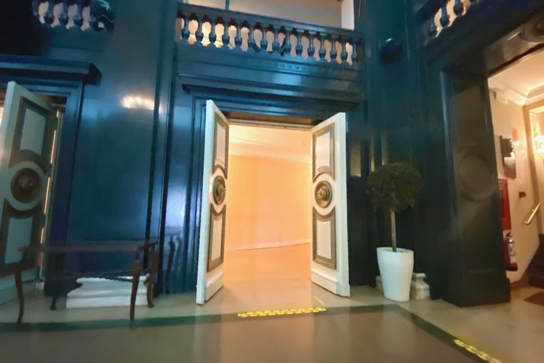 Puertas del Vestíbulo Principal
