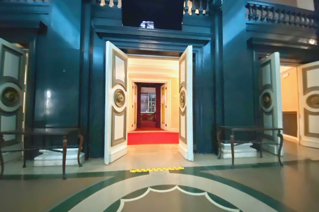 Puertas del Vestíbulo Principal