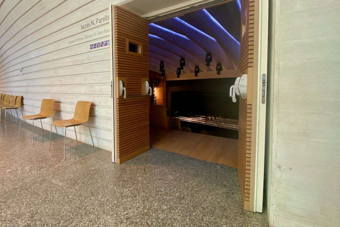 Puerta de acceso a localidades pares