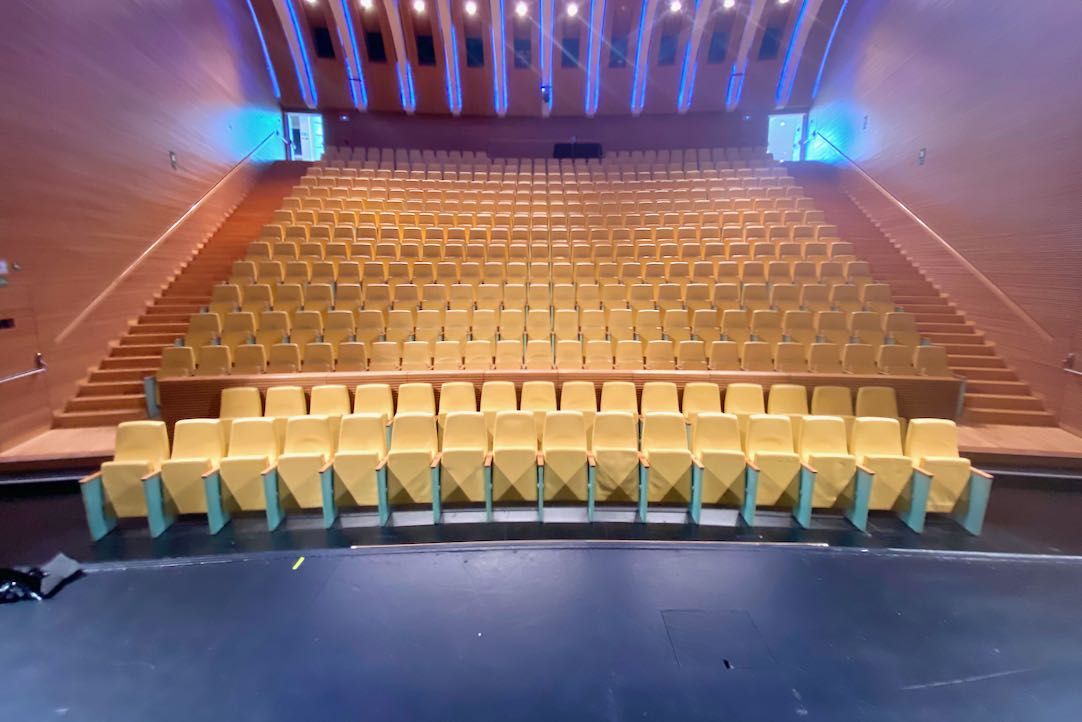 Vista de la sala desde el escenario