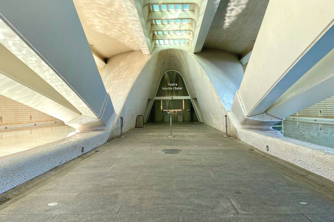 Acceso Principal al Teatro