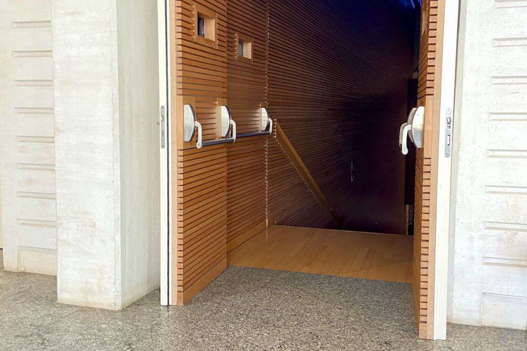 Puerta de acceso a localidades impares