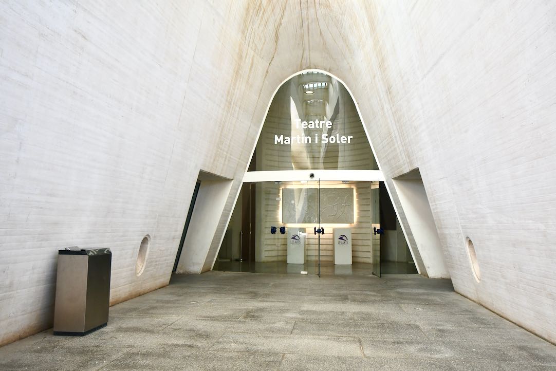 Acceso Principal al Teatro