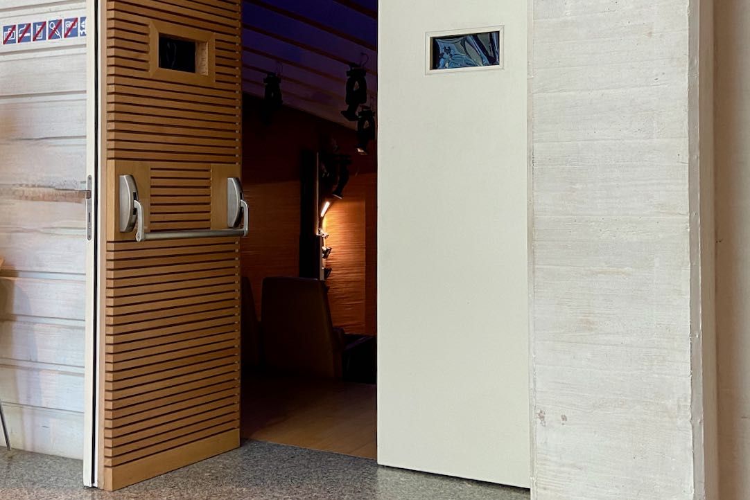Puerta de acceso a localidades pares
