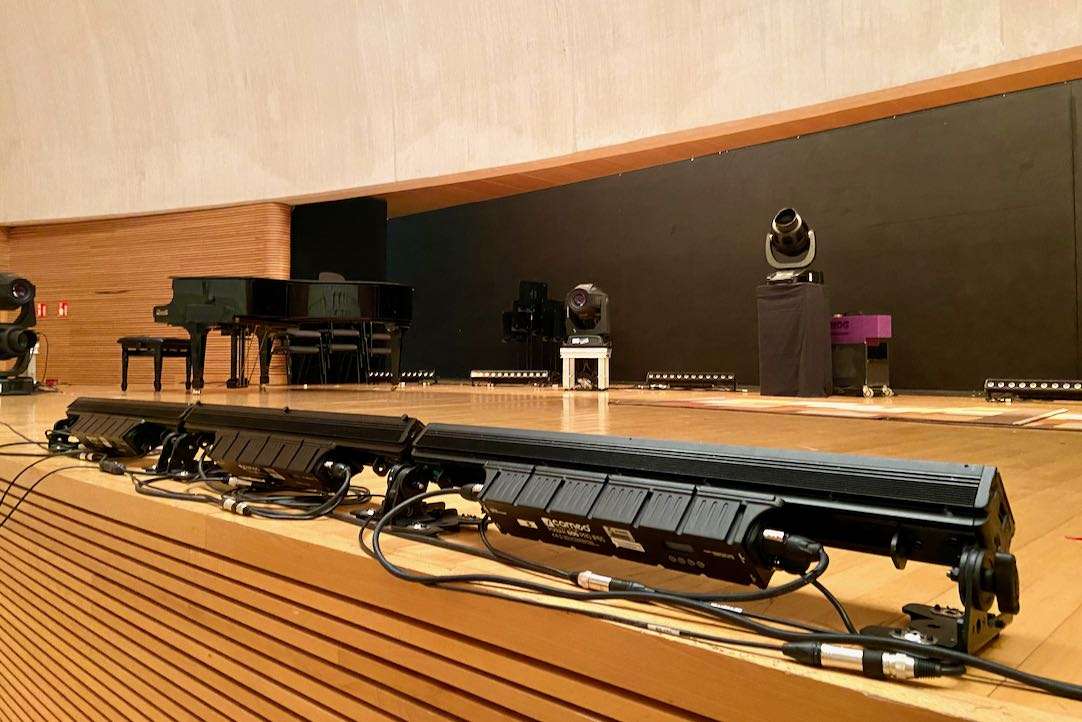 Vista del escenario. Espacio para PMR en silla de ruedas. Localidades pares